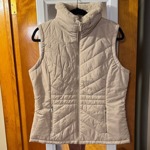 Calvin Klein Jackets & Blazers - Calvin Klein Light Tan Quilted Vest